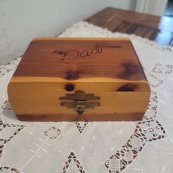 Vintage Cedar Wood Trinket Box Jewelry Chest with Hinged Lid Keepsake Etched DAD - Picture 3 of 11